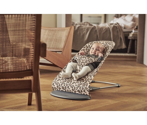 Шезлонг для детей BabyBjorn Bouncer Bliss Cotton Beige leopard 006075