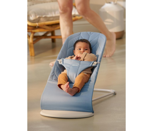 Шезлонг для детей BabyBjorn Bouncer Bliss Blue Petal quilt 006123