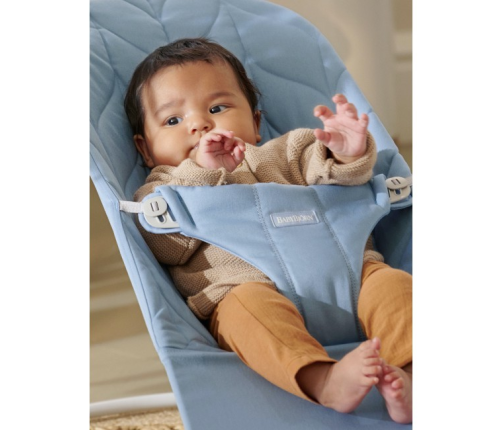 Шезлонг для детей BabyBjorn Bouncer Bliss Blue Petal quilt 006123