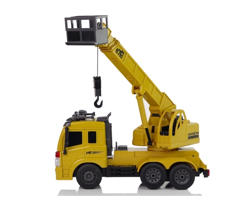 Remote Controlled Truck 1:20 Lift Crane Pilot 2.4G Sound Lights