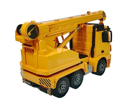 Mercedes-Benz Arocs 2.4G Remote-Controlled Crane with Wood