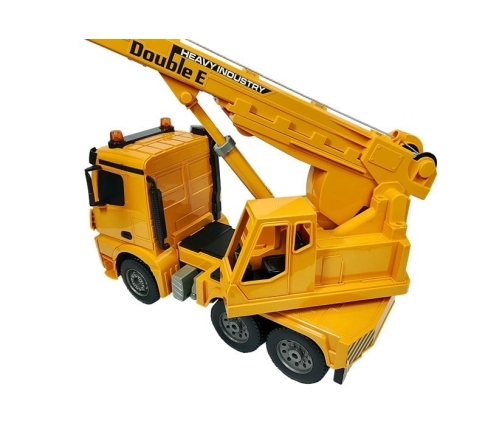 Mercedes-Benz Arocs 2.4G Remote-Controlled Crane with Wood