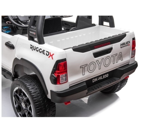 Divvietīgs bērnu elektromobilis Toyota Hilux White