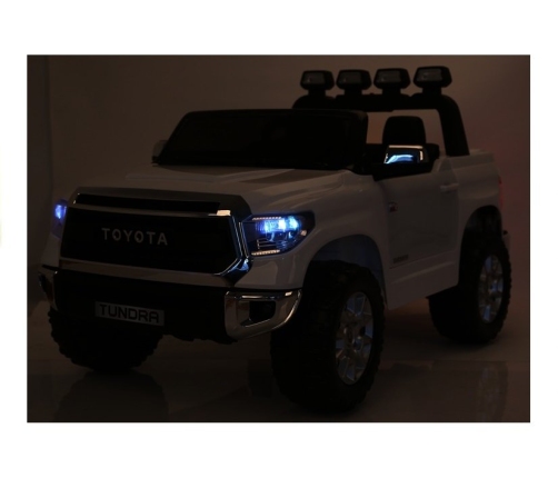 Divvietīgs bērnu elektromobilis Toyota Tundra White