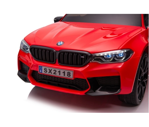 Bērnu elektroauto BMW M5 ar platformu un rokturi vecākiem Red lacquered