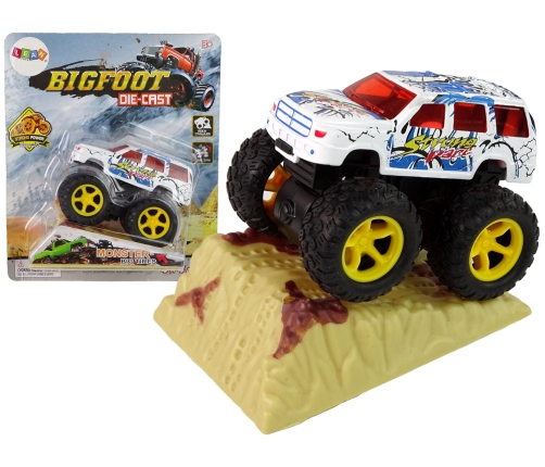 Resorak Monster Truck  Pull Back drive  Rubber tyres Metal body + Evolving Ramp