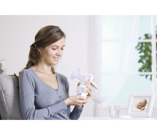 Chicco Natural Feeling  Laktator Manualny + Wkładki Laktacyjne 60 szt.