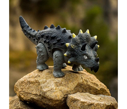 Tālvadības pults vadāms dinozaurs RC Triceratops staigā ar apgaismojumu rēca