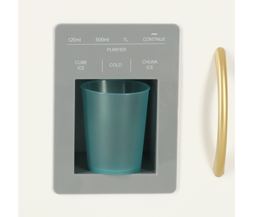 Bērnu koka virtuve ar ledusskapi zelta krāsā