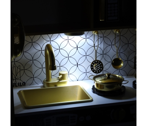 Bērnu koka virtuve ar ledusskapi zelta krāsā