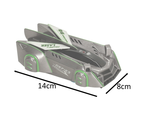 RC lāzera vadīta automašīna, kas brauc pa sienu uz lāzera pelēkā krāsā