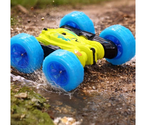 RC Revolt Flip Speeder tālvadības automašīna ar kvēlojošiem riteņiem
