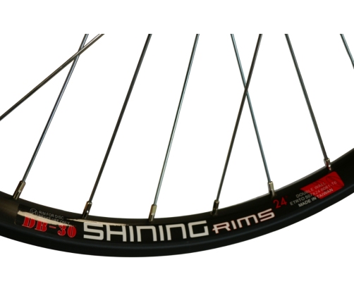 Aizmugurējais ritenis Shining 24