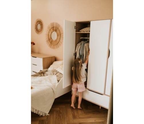 Trīsdurvju skapis Klups SOFIE BEECH-WHITE