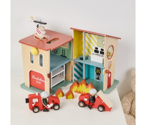 CLASSIC WORLD Remiza Strażacka Drewniana Garaż Auto Helikopter Figurki 13el.