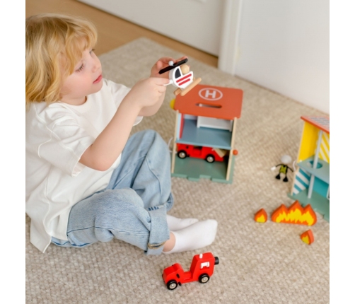 CLASSIC WORLD Remiza Strażacka Drewniana Garaż Auto Helikopter Figurki 13el.