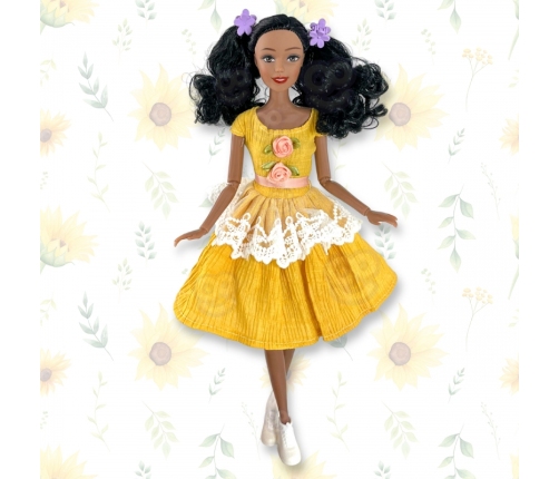 WOOPIE ROYAL Lalka Emi 32 cm Modny Strój i Piękne Czarne Włosy