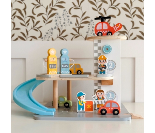 WOOPIE GREEN Drewniany Parking Piętrowy 2w1 Stacja Benzynowa z Autkami i Figurkami 12 el. FSC