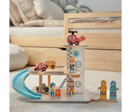 WOOPIE GREEN Drewniany Parking Piętrowy 2w1 Stacja Benzynowa z Autkami i Figurkami 12 el. FSC