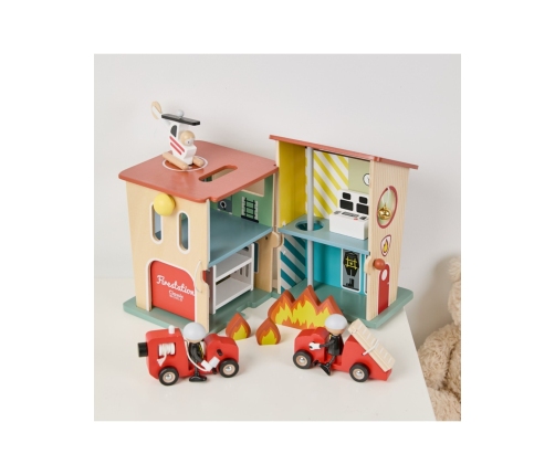 CLASSIC WORLD Remiza Strażacka Drewniana Garaż Auto Helikopter Figurki 13el.