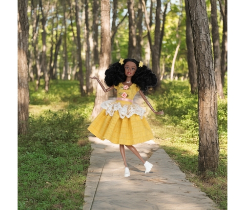 WOOPIE ROYAL Lalka Emi 32 cm Modny Strój i Piękne Czarne Włosy