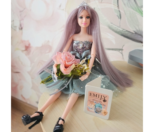 WOOPIE ROYAL Lalka Emi w Eleganckiej Sukni Tiulowej z Kokardą i Bukietem