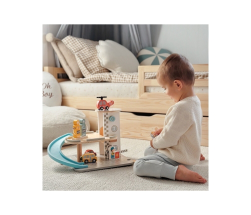 WOOPIE GREEN Drewniany Parking Piętrowy 2w1 Stacja Benzynowa z Autkami i Figurkami 12 el. FSC