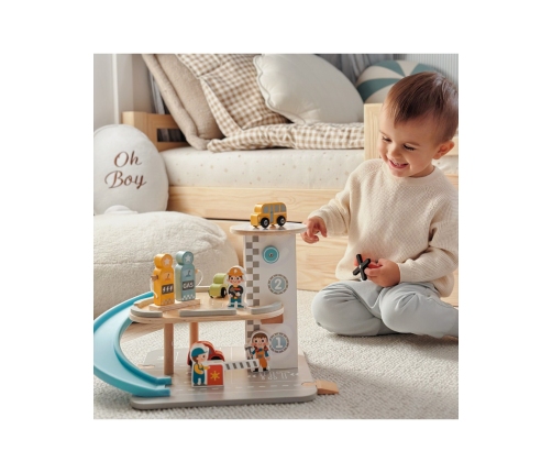 WOOPIE GREEN Drewniany Parking Piętrowy 2w1 Stacja Benzynowa z Autkami i Figurkami 12 el. FSC