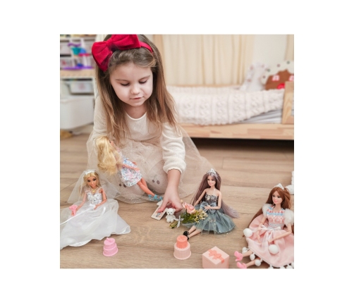 WOOPIE ROYAL Lalka Emi w Eleganckiej Sukni Tiulowej z Kokardą i Bukietem