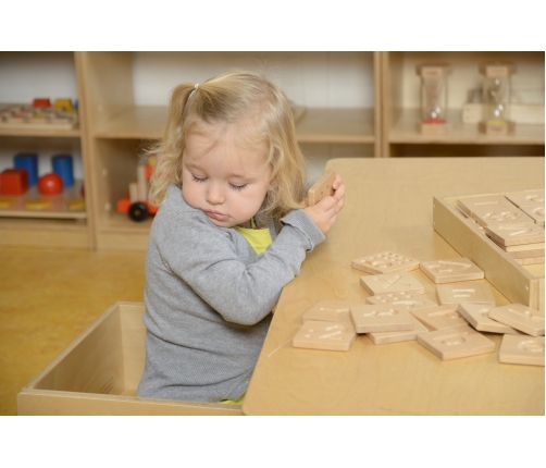 Zabawka Sensoryczna Rozpoznaj Dotykiem Literki Cyfry Kształty Masterkidz Montessori