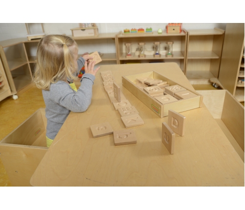 Zabawka Sensoryczna Rozpoznaj Dotykiem Literki Cyfry Kształty Masterkidz Montessori