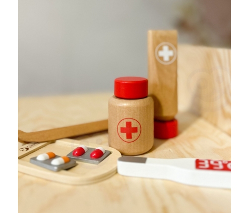 CLASSIC WORLD Drewniany Zestaw Walizka Małego Doktora Lekarza 19 el.