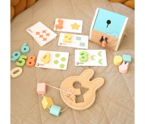 CLASSIC WORLD Pastelowy Zestaw dla Niemowląt Box Pierwsze Zabawki do Nauki od 12 do 18 miesiąca