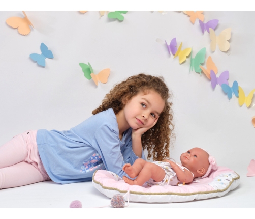 Lelle zīdainis Nica meitene ar spilvenu un mānekli (vinila ķermenis) 40 cm Spānija LL73806