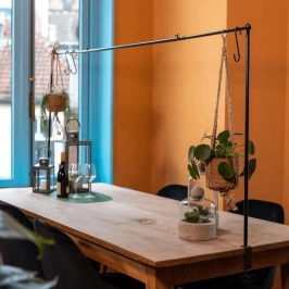 Esschert Design Dekoratīvs Galda Stienis Ar Skavu, Melns