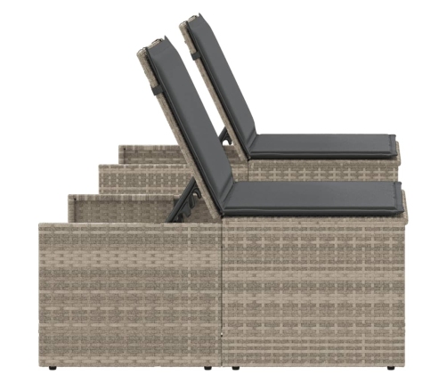 vidaXL sauļošanās zviļņi, 2gab., ar galdu, gaiši pelēka PE rotangpalma