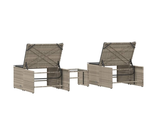 vidaXL sauļošanās zviļņi, 2gab., ar galdu, gaiši pelēka PE rotangpalma