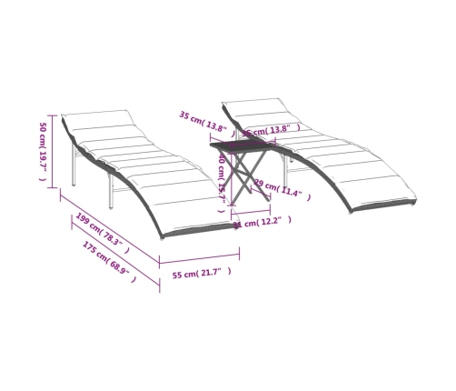 vidaXL sauļošanās zviļņi, 2gab., ar galdu, gaiši pelēka PE rotangpalma