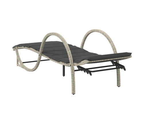 vidaXL sauļošanās zviļņi, 2gab., ar galdu, gaiši pelēka PE rotangpalma