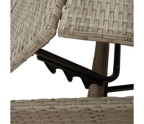 vidaXL sauļošanās zviļņi, 2gab., ar galdu, gaiši pelēka PE rotangpalma