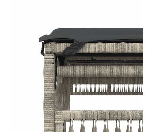 vidaXL sauļošanās zviļņi, 2gab., ar galdu, gaiši pelēka PE rotangpalma