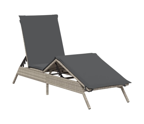 vidaXL sauļošanās zviļņi 2gab ar matračiem gaiši pelēka PE rotangpalma