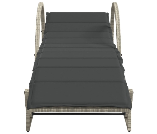 vidaXL sauļošanās zviļņi 2gab ar matračiem gaiši pelēka PE rotangpalma