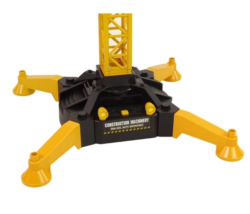 Большой подъёмный кран на пульте