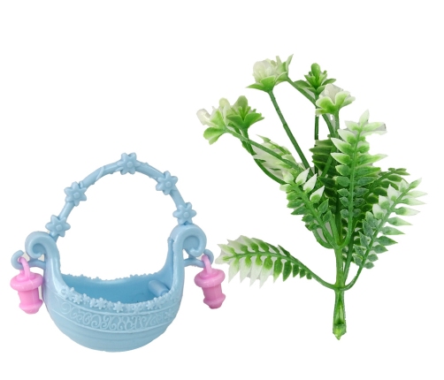 Lelle Emily ar ziediem un rokassomiņu