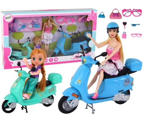 Кукла с малышкой на скутере