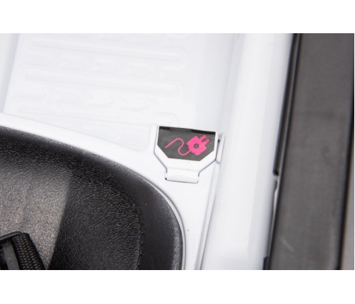 Одноместный электромобиль Audi Q7 White