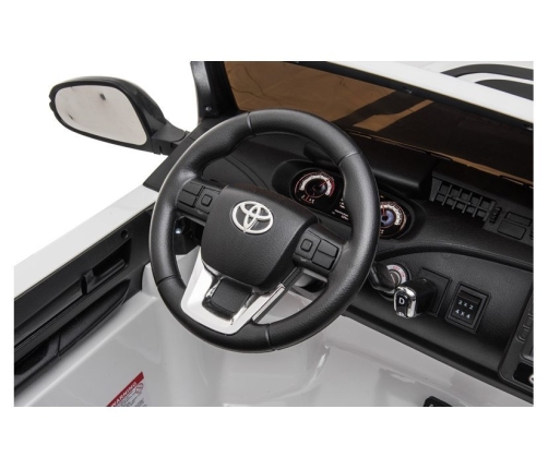 Двухместный детский электромобиль Toyota Hilux White