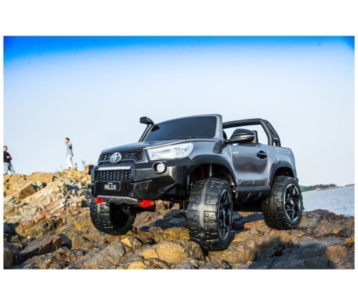 Двухместный детский электромобиль Toyota Hilux White