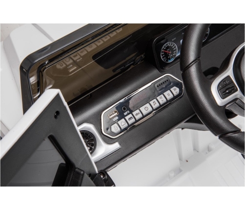 Одноместный электромобиль Mercedes G500 White